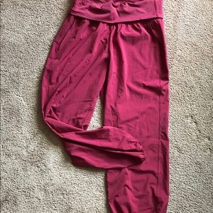 Lululemon Red Om Pant size 6